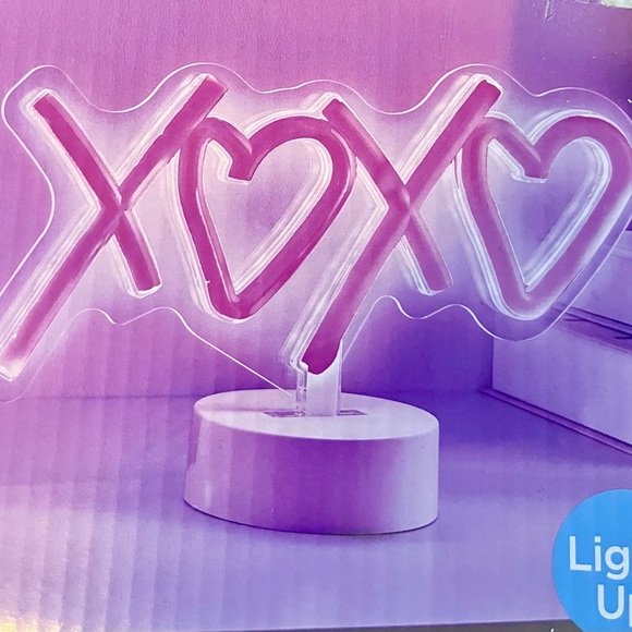 Neon Pink XO Heart Light - Picture 2 of 3